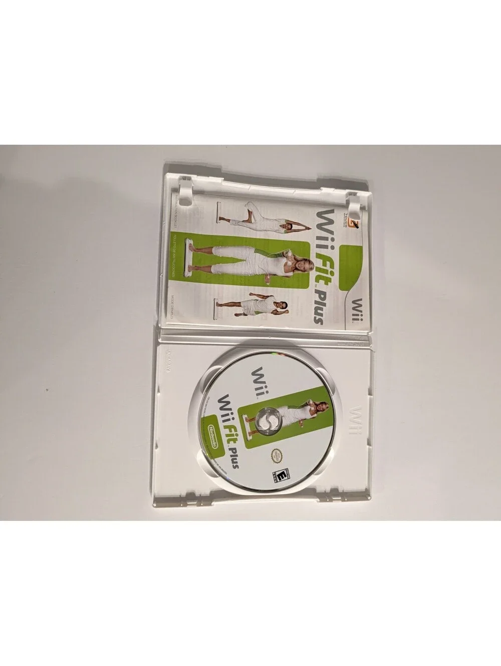Nintendo Wii Fit Plus (Nintendo Wii) Complete w/ Case, Manual, Disc E NTSC-U/C